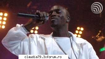 raperul si akon, care a lucrat cu un numar foarte mare de artisti, printre care gwen stefani si
