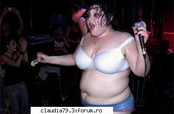 cele mai cool gagici din showbiz! lidera lesbiana unei trupe punk din este cea mai cool persoana din