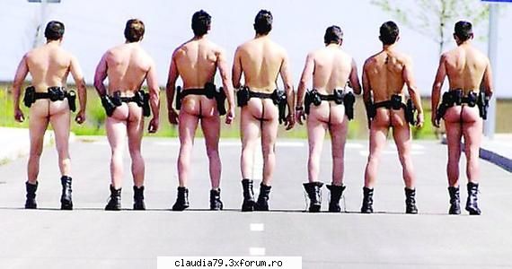 politisti pielea goala fara perdea. oamenii legii din spania realizat calendar nud, scopuri grup