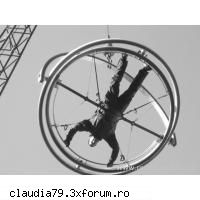 Iluzionistul David Blaine a evadat din giroscop - Iluzionistul David Blaine a reusit sa evadeze - STIRI